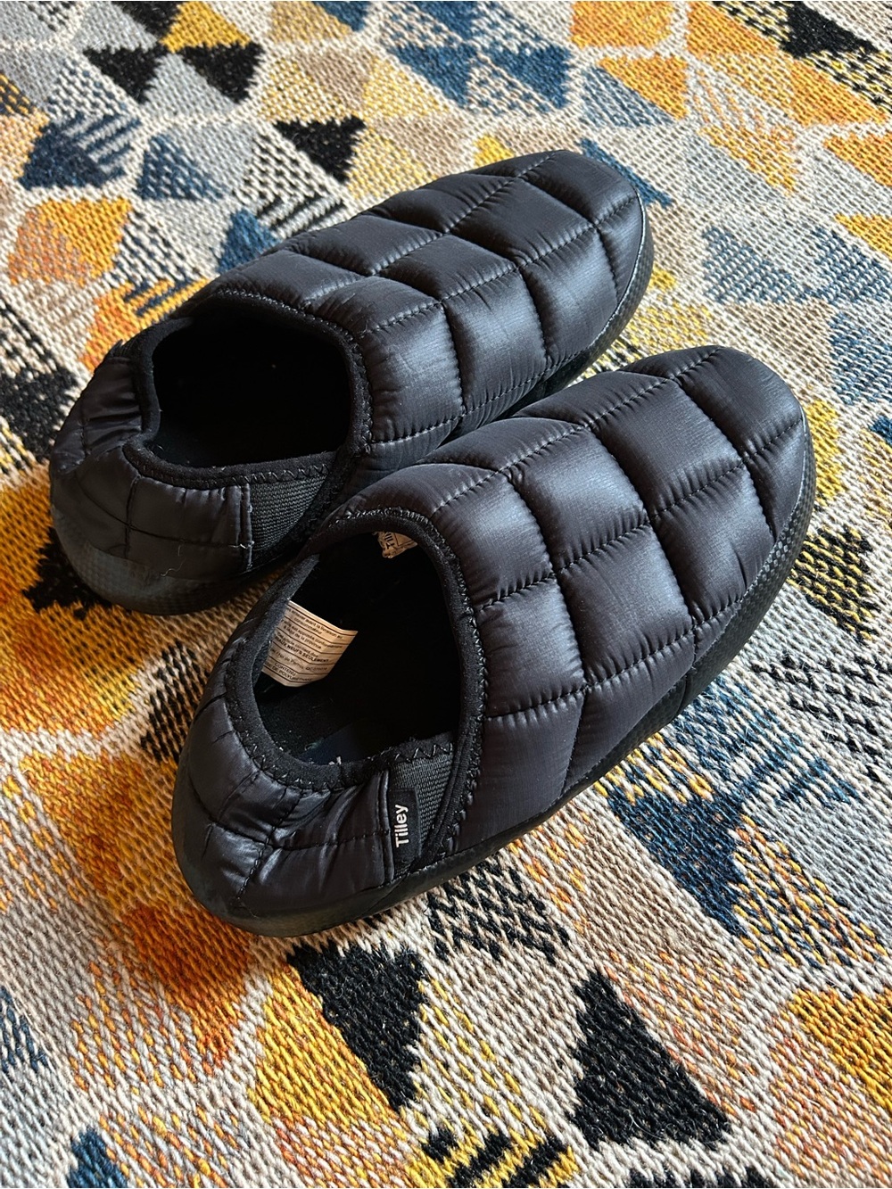 Tilley Quilted Black Slip-On slippers